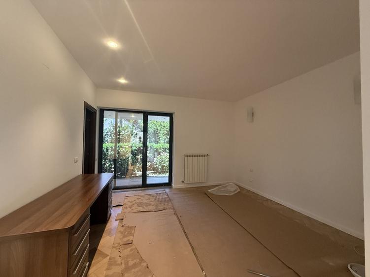 Apartament cu 3 camere semidecomandat, mobilat în Primăverii