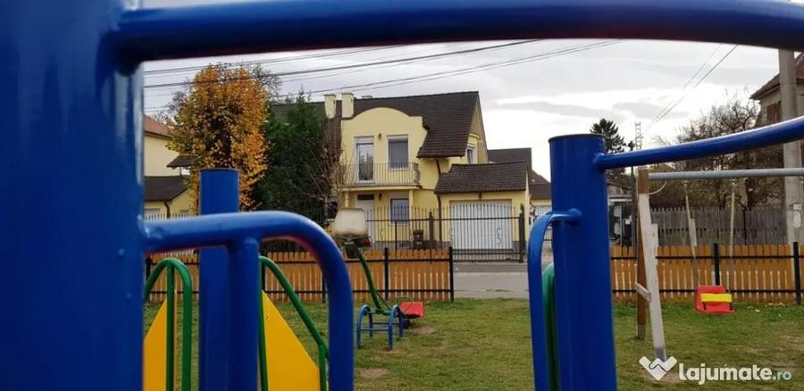 Casă cu 6 camere cu Teren 329 Mp în Trei Stejari