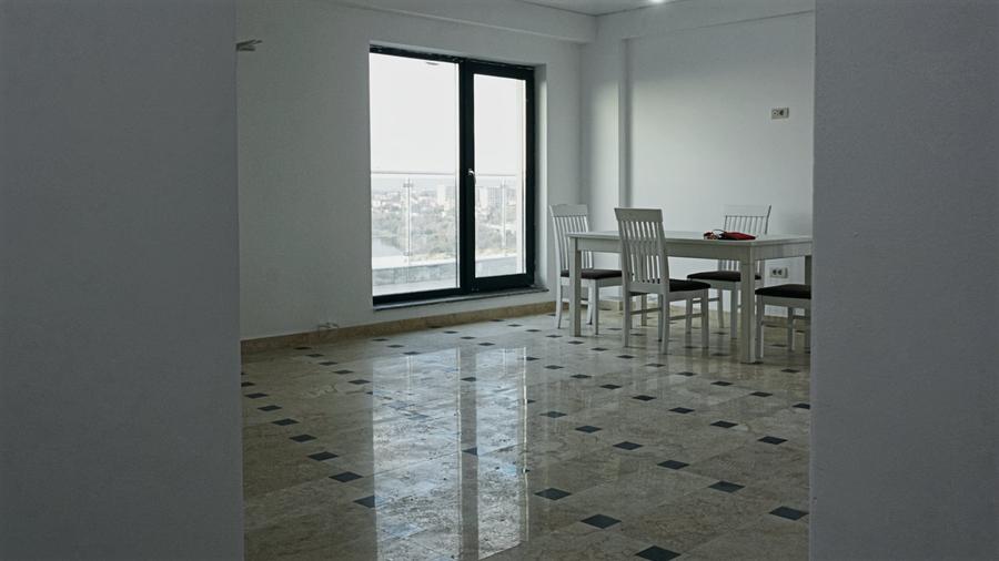 Penthouse cu 4 camere decomandat în Mamaia-Sat