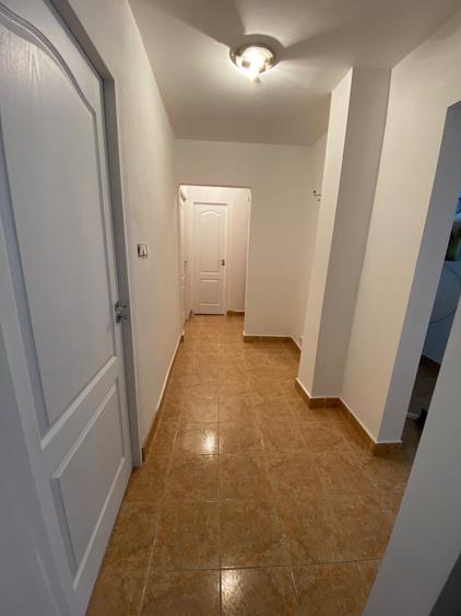 Apartament cu 4 camere decomandat în Rogerius