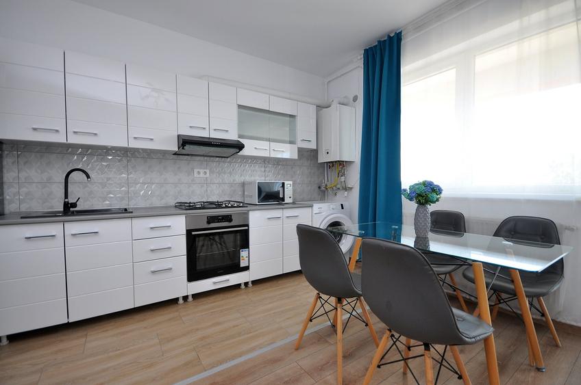 Apartament cu 3 camere decomandat în Drumul Taberei