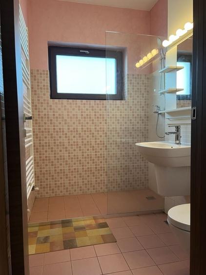 Apartament cu 3 camere în Popoveni