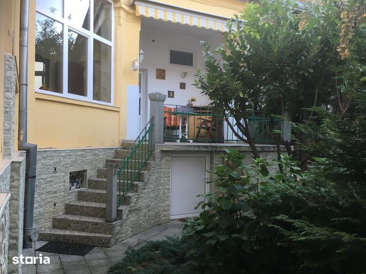 Casă cu 3 camere decomandat cu Teren 311 Mp în Central