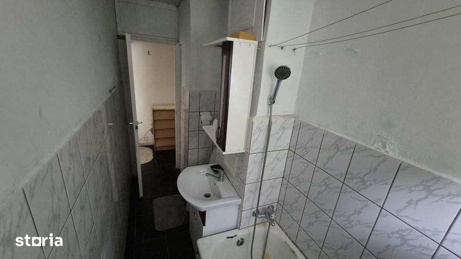Apartament cu 3 camere semidecomandat în Șagului