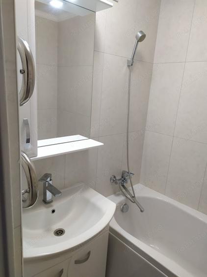 Apartament cu 3 camere decomandat în Vlahuță