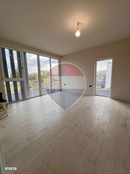 Casă cu 4 camere cu Teren 800 Mp în Central