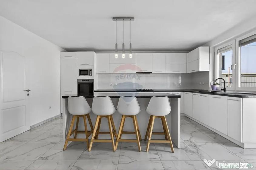 Casă cu 9 camere cu Teren 600 Mp în Fântânele