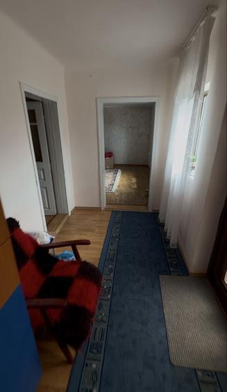 Casă cu 4 camere în Moldoveni