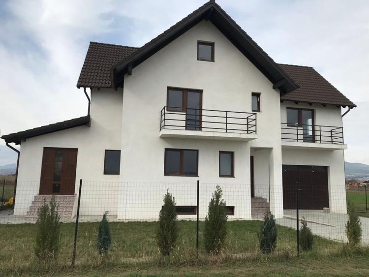 Casă individuală cu 4 camere cu Teren 300 Mp în Partoș