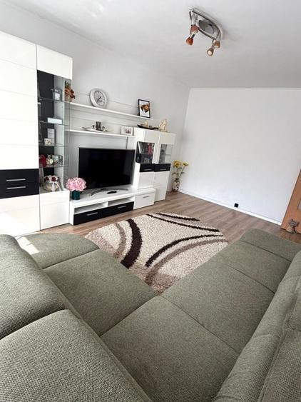 Apartament cu 3 camere decomandat în Iosia