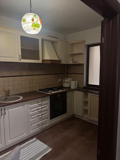Apartament cu 3 camere decomandat, mobilat în Tei