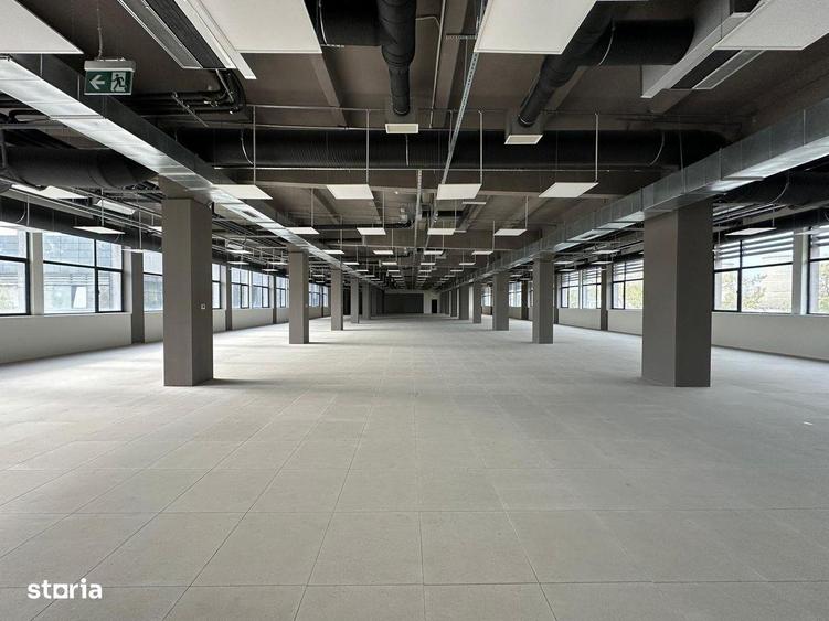 Spațiu comercial, de 808 mp, în Baza 3