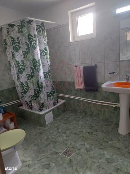 Casă cu 4 camere cu Teren 1100 Mp în Poiana
