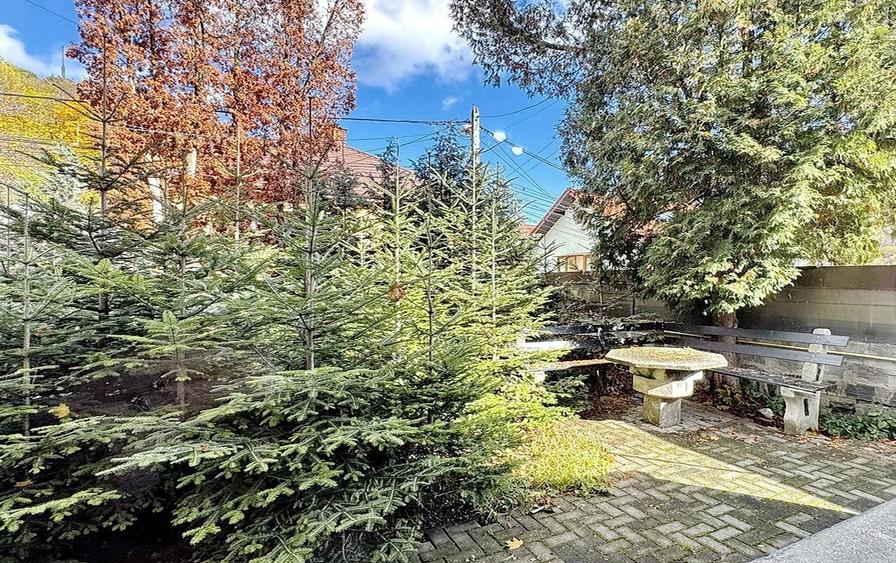 Casă individuală cu 7 camere cu Canalizare în Centrul Istoric