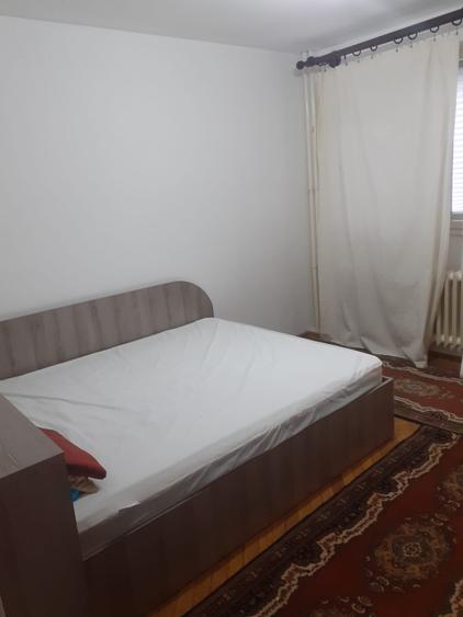 Apartament cu 3 camere semidecomandat, mobilat în Obor