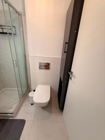 Apartament cu 3 camere semidecomandat în Băneasa