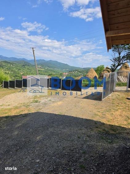 Casă cu 3 camere decomandat în Dângești