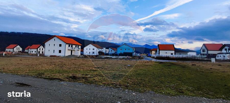 Teren de 431 mp, în Central