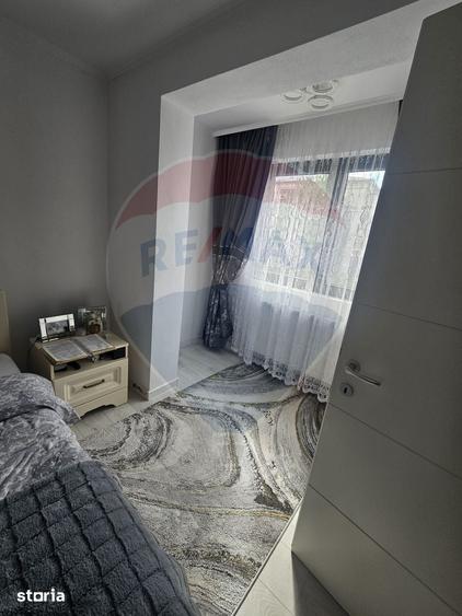 Apartament cu 3 camere semidecomandat în Central