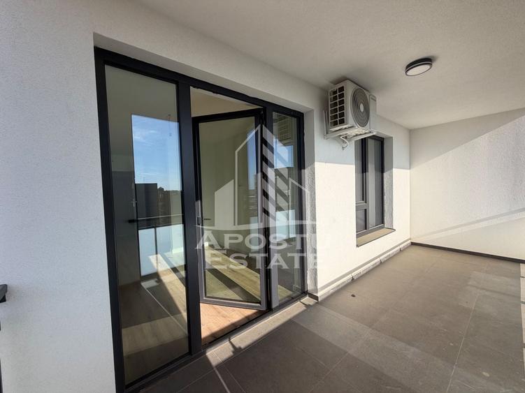 Apartament cu 3 camere semidecomandat în Torontalului