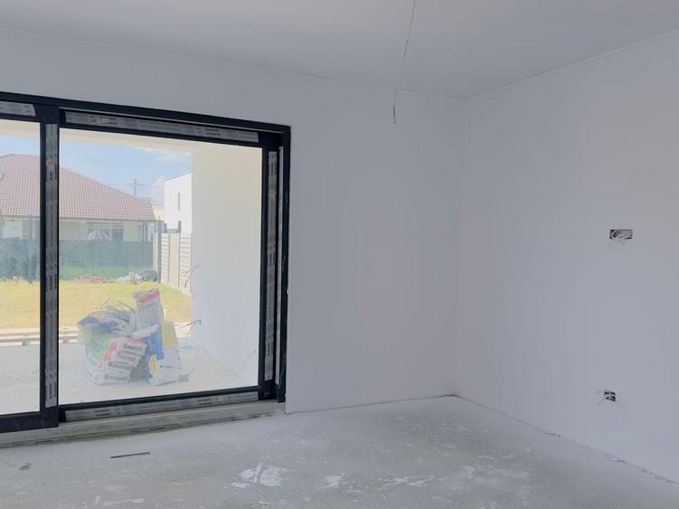 Duplex cu 5 camere cu Canalizare în Dumbrăvița