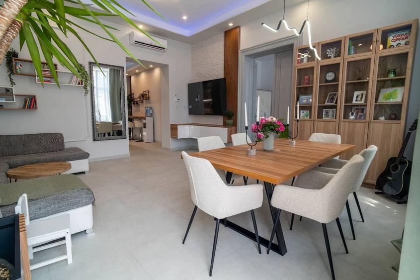 Apartament cu 3 camere decomandat în P-ța Maria