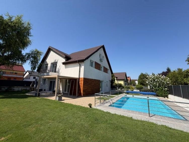 Casă individuală cu 7 camere cu Piscina în Iancu Nicolae