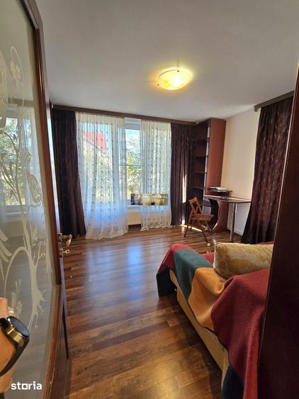 Casă cu 5 camere cu Teren 612 Mp în Central