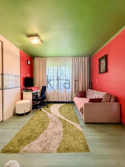 Apartament cu 3 camere semidecomandat, mobilat în Central