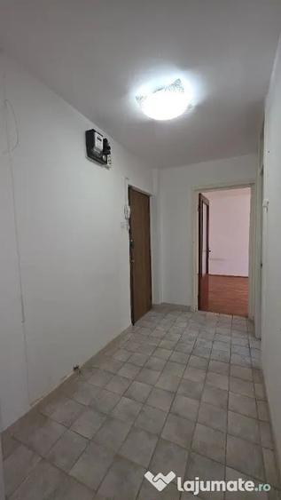 Apartament cu 2 camere decomandat în Titan