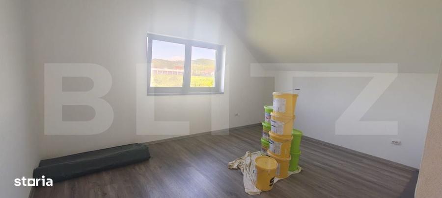Casă cu 4 camere decomandat în Vânători