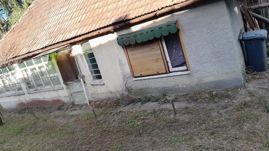 Casă cu 2 camere cu Teren 1543 Mp în Central