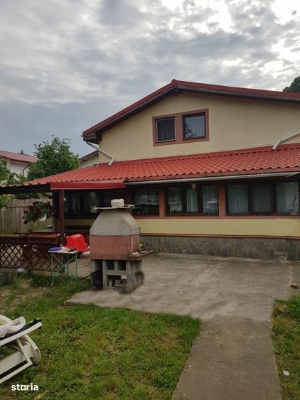 Casă cu 4 camere cu Teren 2725 Mp în Izvorani