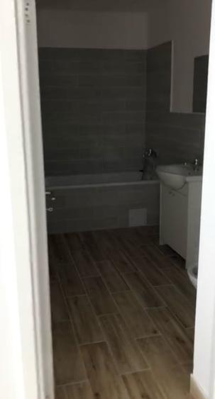 Apartament cu 3 camere semidecomandat, mobilat în Florești — fotografia 3