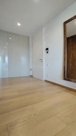 Apartament cu 3 camere semidecomandat, mobilat în Central