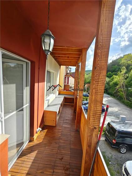 Apartament cu 3 camere semidecomandat, mobilat în Florești