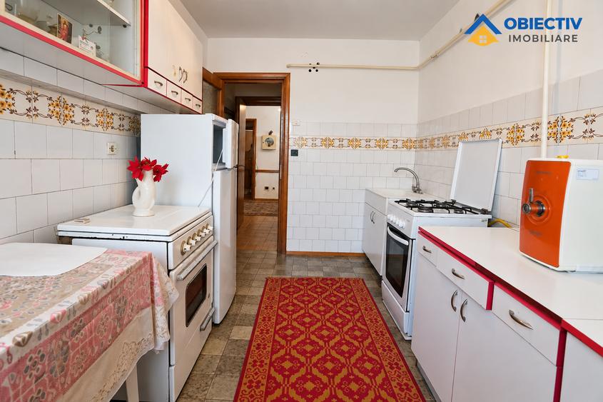 Apartament cu 3 camere decomandat în Central