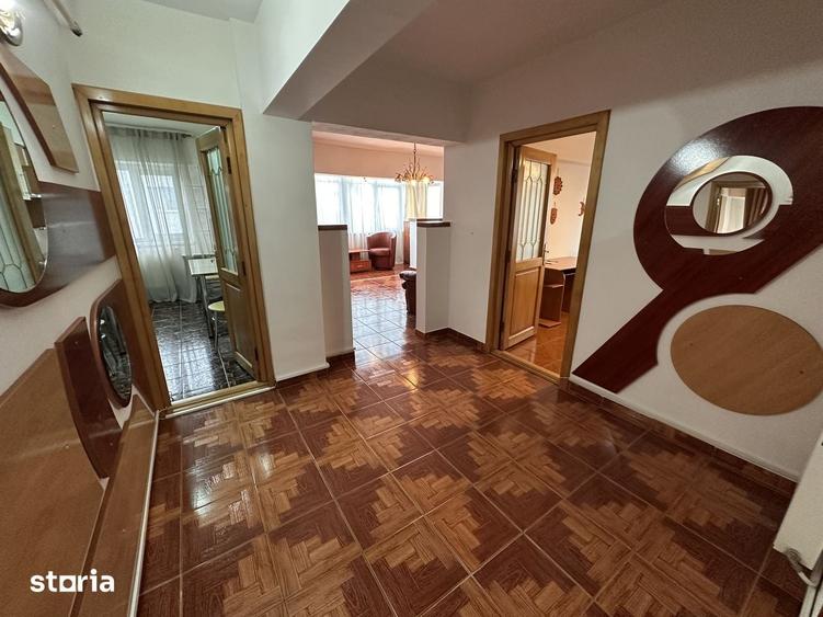Apartament cu 3 camere decomandat în Central