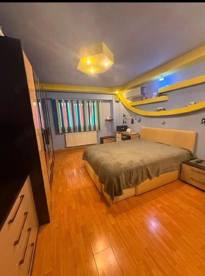 Apartament cu 3 camere decomandat în Buzaului