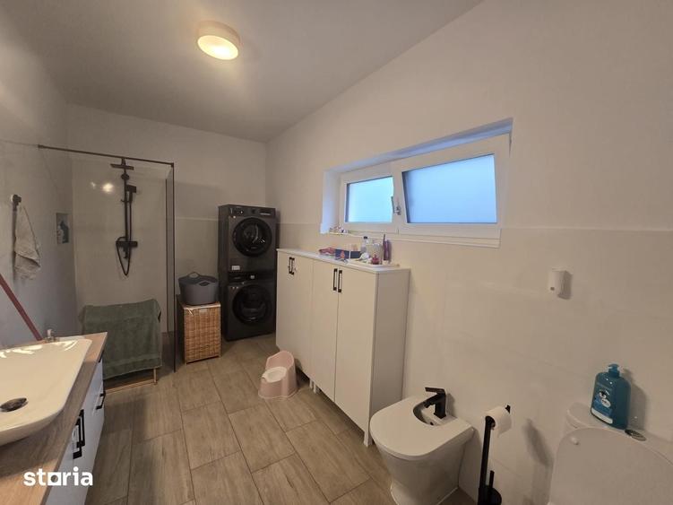 Casă cu 4 camere cu Teren 1239 Mp în Cetate