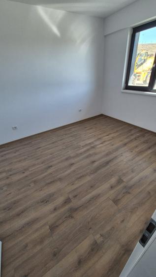 Apartament cu 3 camere în Cetate