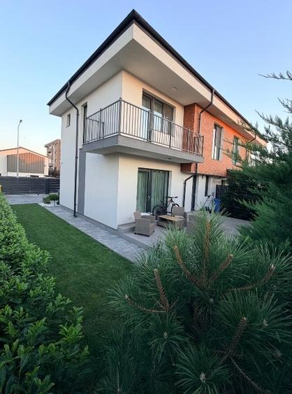Duplex cu 4 camere cu Canalizare în Central