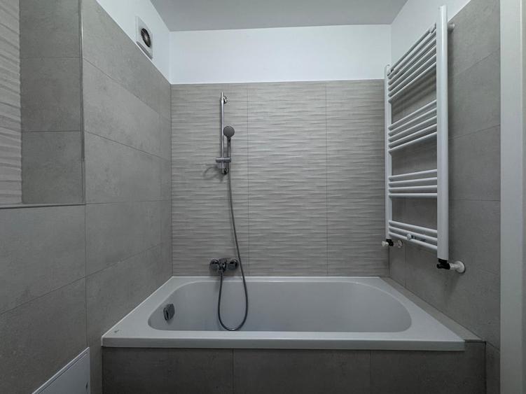 Apartament cu 3 camere decomandat, mobilat în Tractorul