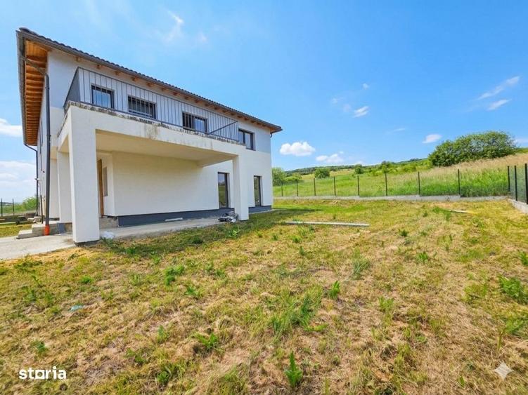 Casă cu 4 camere cu Teren 500 Mp în Corușu