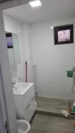 Apartament cu 4 camere decomandat în Central
