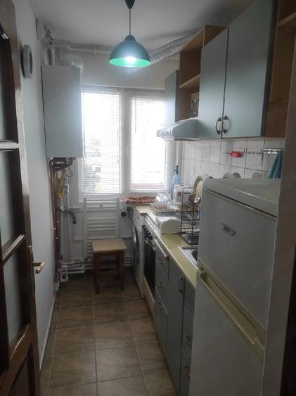 Apartament cu 3 camere semidecomandat în Circumvalațiunii