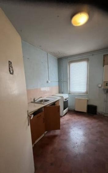 Apartament cu 4 camere decomandat în Astra