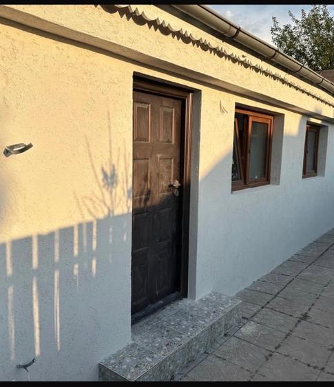 Casă individuală cu 3 camere cu Canalizare în Sud