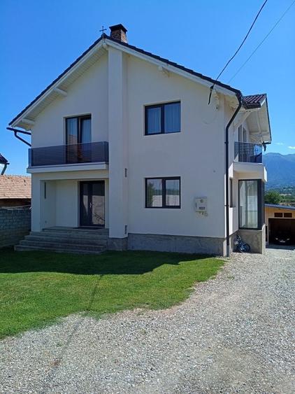Casă cu 3 camere în Predeluț