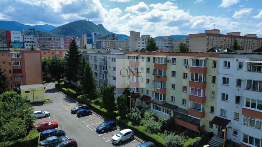 Apartament cu 2 camere semidecomandat, mobilat în Centrul Civic